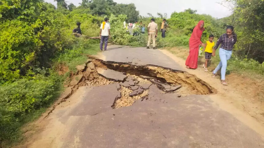 People going from Gandhinagar to Latifshah should be careful, the road there can collapse anytime