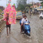 Kanwariyas forced to pass through dirty water