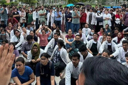 There is uproar in the country over the Kolkata incident, doctors in Lucknow go on strike