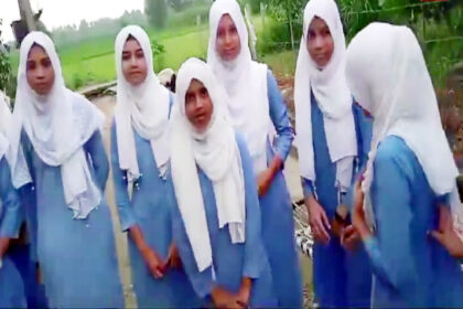 In Bijnor, the principal stopped the students wearing hijab from entering the class, investigation of the incident has started