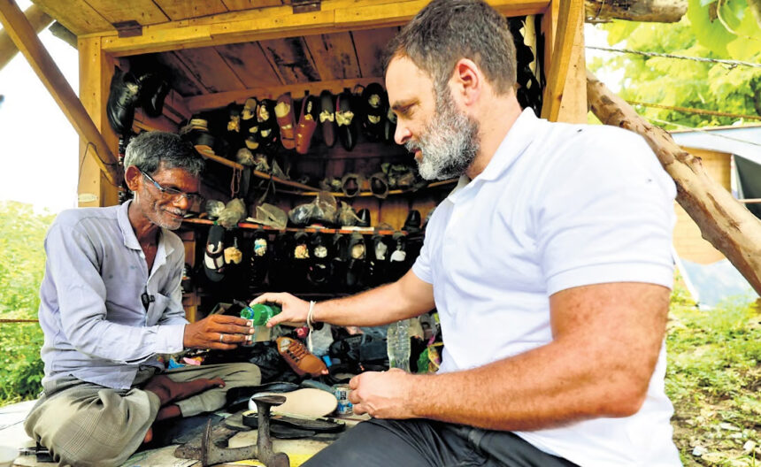 Congress shared the photo of cobbler of Sultanpur: wrote- freedom of respect and self-respect; Ramchait said- Rahul Bhaiya has blessed us