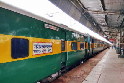 Passengers get relief due to increase in number of coaches in Garib Rath