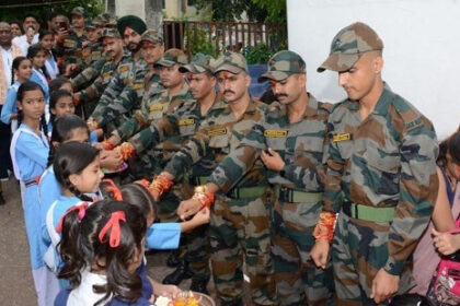 300 daughters of Mathura will tie Raksha Sutra to the soldiers deployed on the border, school girls are making preparations with love