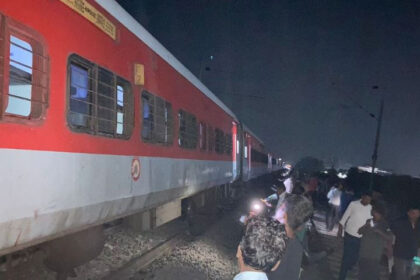 22 coaches of Sabarmati Express derailed in Kanpur, passengers screamed and cried