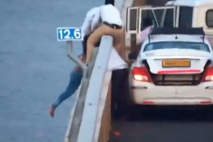 Video of 'superhero' saving woman's life goes viral, she was about to commit suicide from Atal Setu