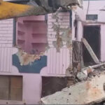 Big action by the administration, the accused's house was razed to the ground in 24 hours, bulldozer was used