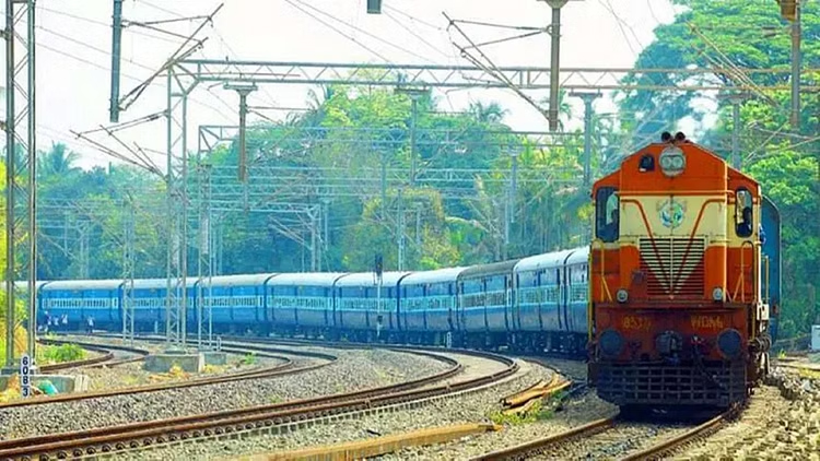 Railways gave a gift on Janmashtami, New Delhi-Agra Intercity will come till Gwalior