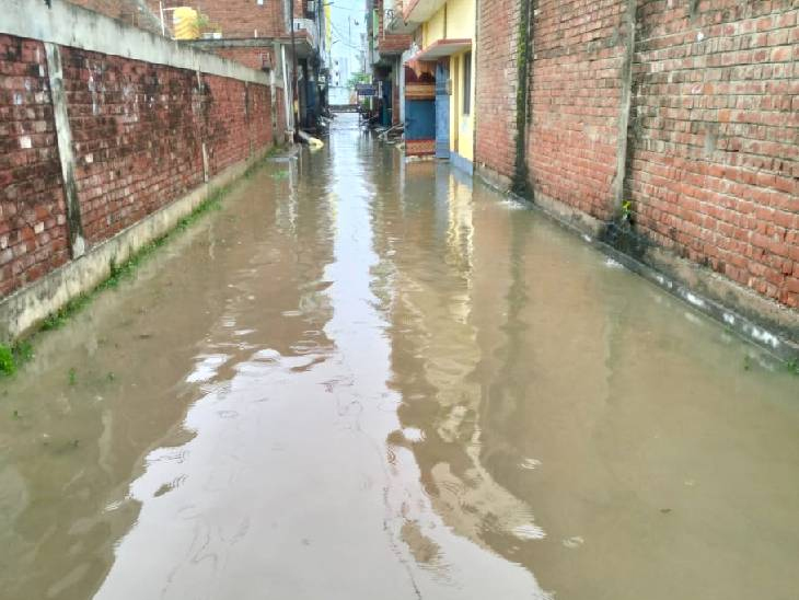 Lucknow Municipal Corporation's lies exposed in heavy rain: Roads caved in, entire neighbourhood turns into pond