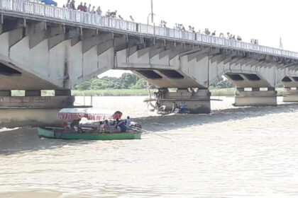 Tragic accident in Ayodhya, boat capsized in Saryu river, 9 tourists drowned