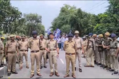 In view of Bharat Bandh, heavy police force has been deployed in every nook and corner of Noida