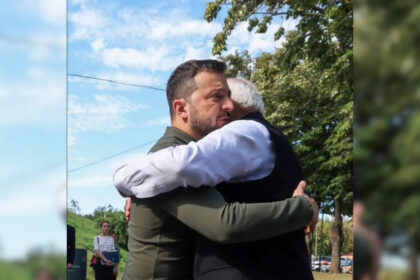 Put his hand on his shoulder, hugged him... when PM Modi met Zelensky in Ukraine