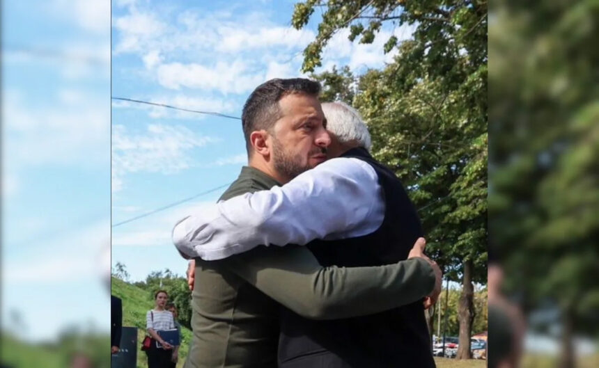 Put his hand on his shoulder, hugged him... when PM Modi met Zelensky in Ukraine