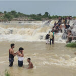 PLACES TO VISIT IN MIRZAPUR, WATERFALL MIRZAPUR, WATERFALL MIRZAPUR TOURIST PLACES, मिर्जापुर वाटरफॉल, MIRZAPUR WATERFALL, MIRZAPUR UTTAR PRADESH AFTER RAIN, NATURAL WATERFALLS OF MIRZAPUR BECAME CROWDED WITH TOURISTS