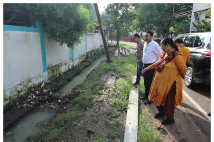 Mayor's anger burst after seeing the filth in Lucknow: Sushma Kharkwal said to the officials- I will drown you in this drain