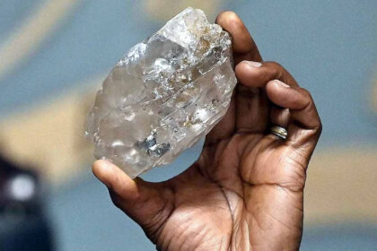 The world's second largest diamond has been found, weighing 2492 carats