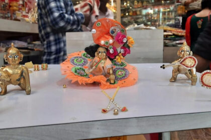 Varanasi Women decorated Balgovind and danced in Kashi