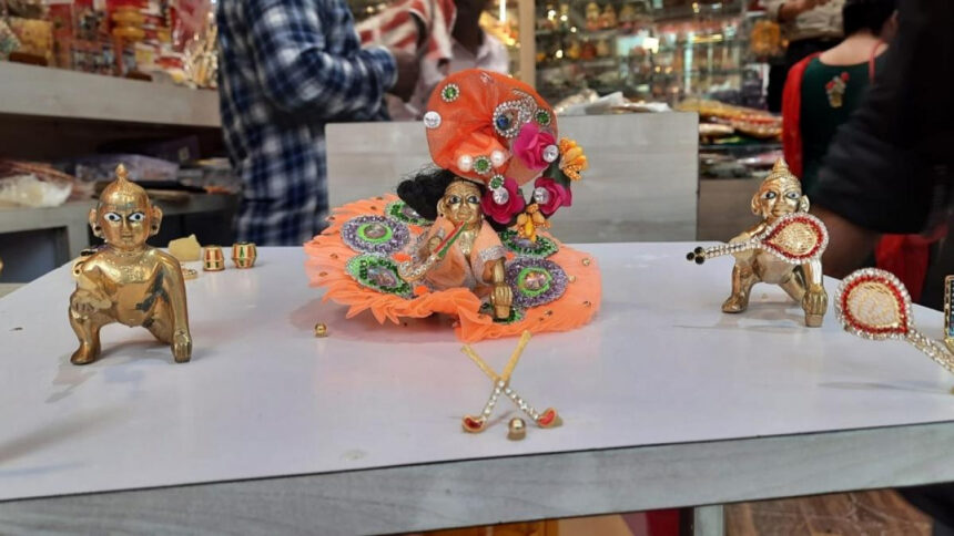 Varanasi Women decorated Balgovind and danced in Kashi