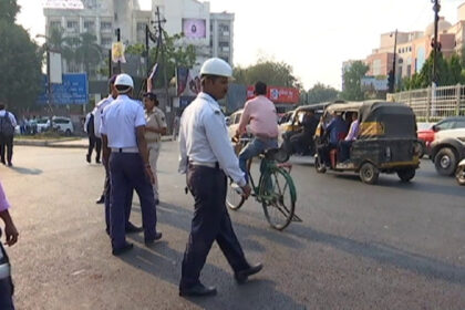 Strange act of traffic police, car was parked at home, challan was issued for riding bike without helmet