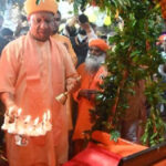 CM Yogi performed special prayers on Janmashtami, rocked Laddu Gopal in the cradle