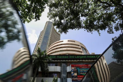 Flat Close for Market: Sensex Gains 13 Points, Nifty Hits 25,006