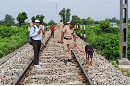 Body of an old woman found on railway track, police engaged in investigation