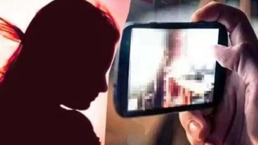 In Fatehpur, a constable is accused of making a girl's obscene video and photos viral, a case has been registered in the cyber police station on the complaint of the girl's brother