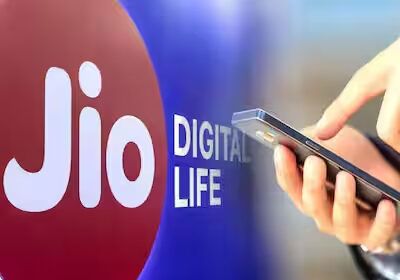 Jio customers will get a gift, up to 100GB of free storage, can access it from anywhere