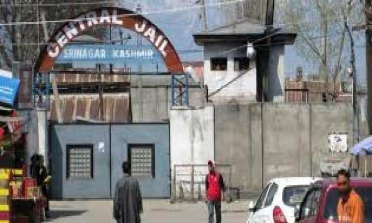 Scuffle breaks out between two groups of prisoners in Srinagar jail