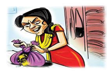 Cunning women entered the house claiming to be relatives and stole jewellery and cash worth lakhs